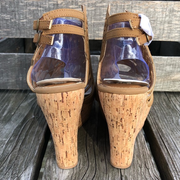 Tan Suede Laser Cut Wedge! NEW! - Picture 6 of 10